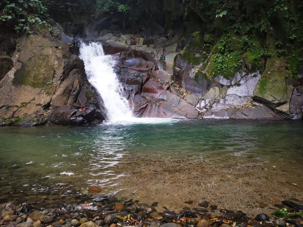 Cascada pozo azul en el Valle de Antón